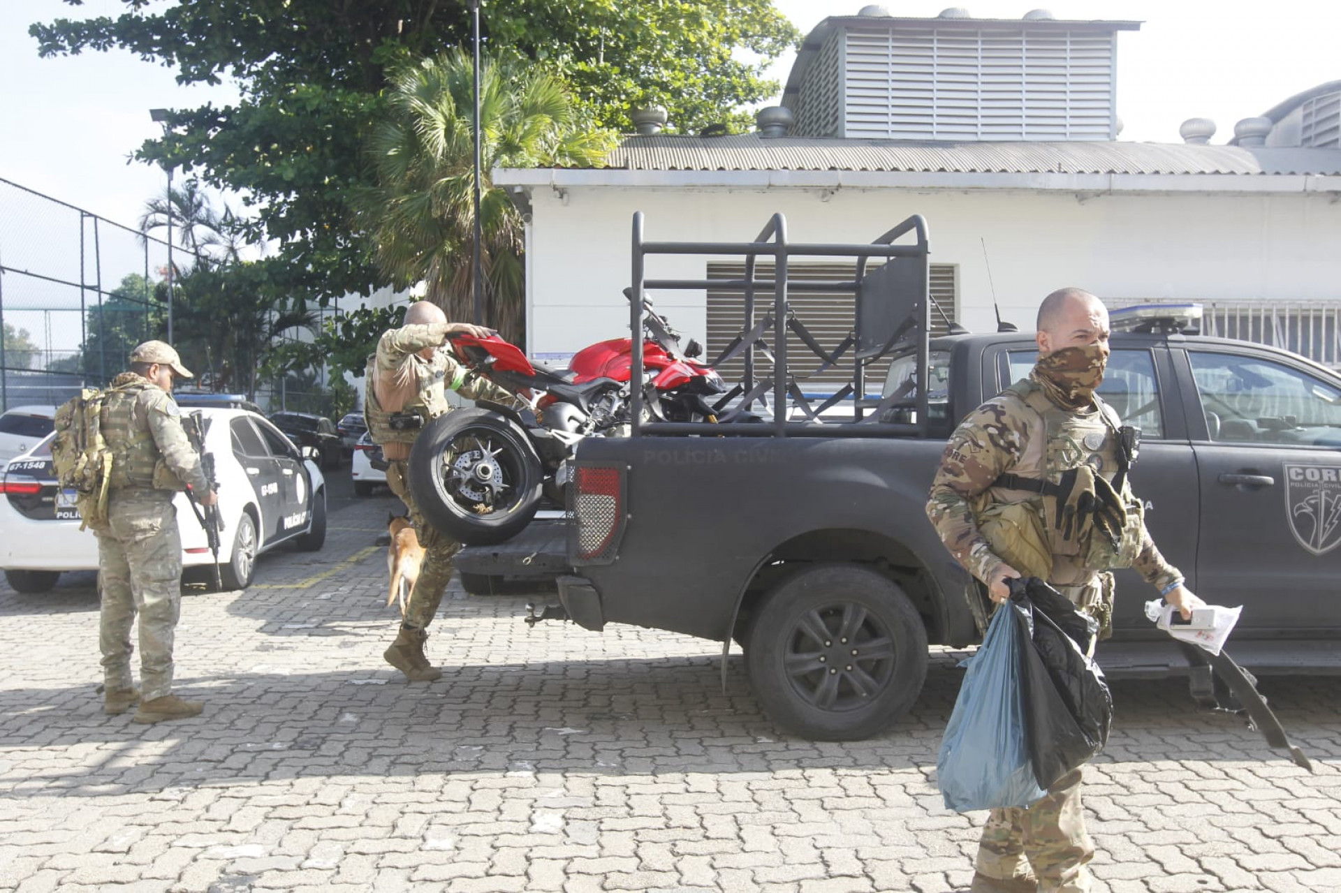 Materiais apreendidos na operação contra o tráfico de drogas na Lapa - Reginaldo Pimenta/Ageênci O DIA