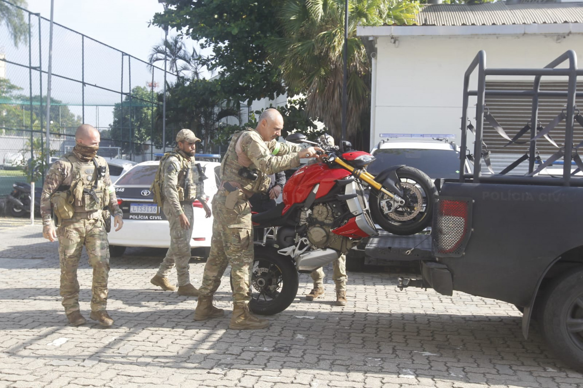 Materiais apreendidos na operação contra o tráfico de drogas na Lapa - Reginaldo Pimenta/Ageênci O DIA