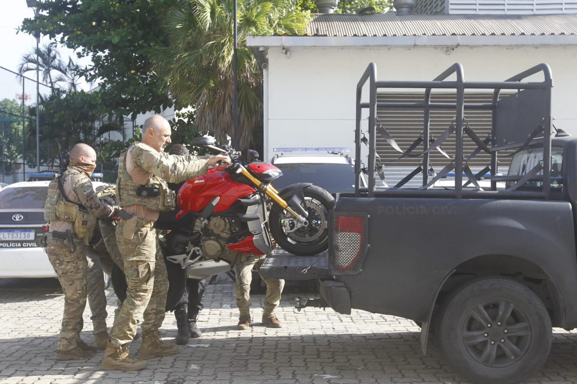 Materiais apreendidos na operação contra o tráfico de drogas na Lapa - Reginaldo Pimenta/Ageênci O DIA