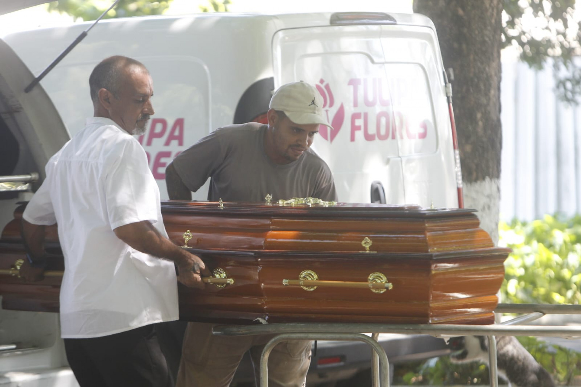 Último adeus: corpo de médica morta em abordagem policial é sepultado - Reginaldo Pimenta / Agência O Dia