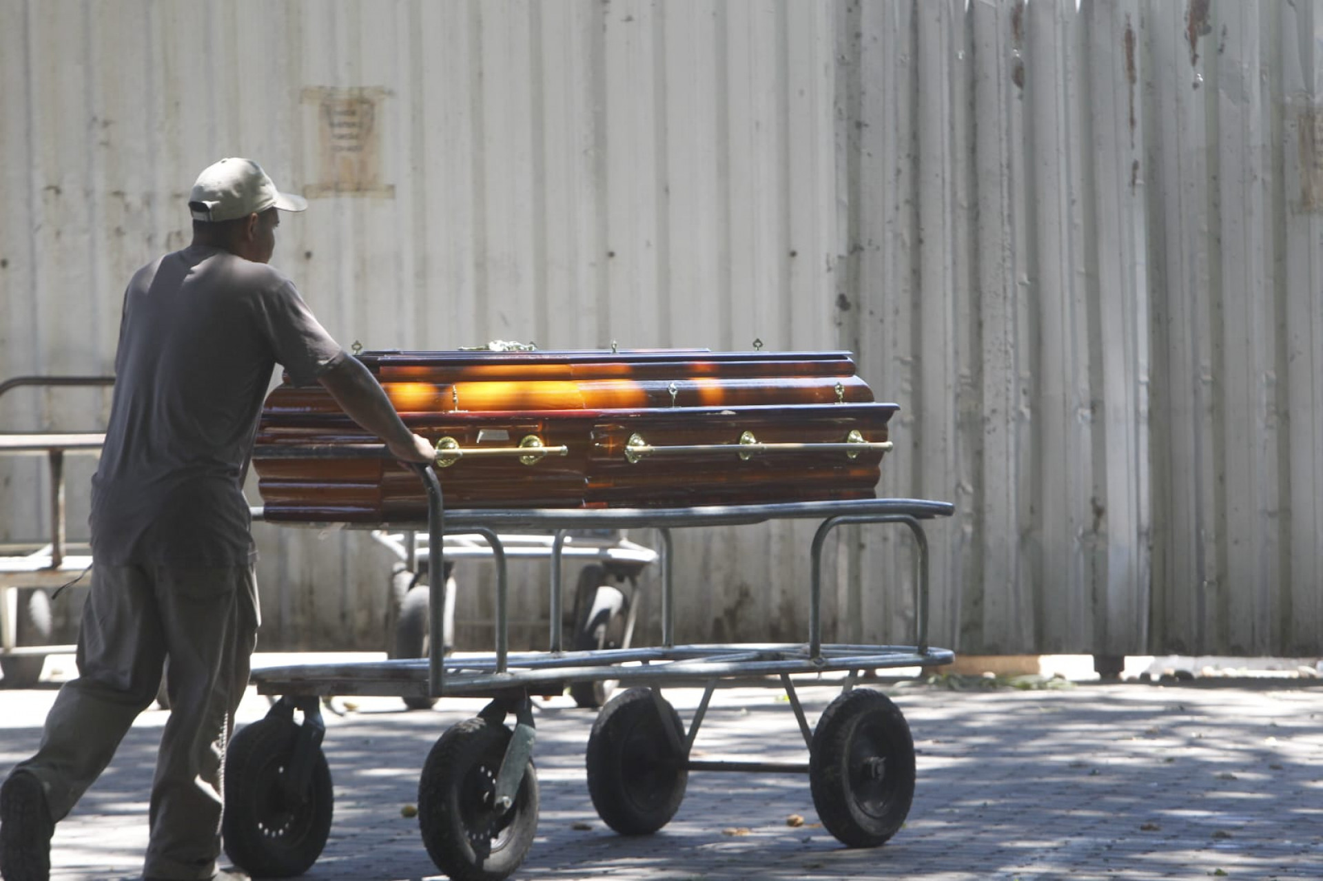 Último adeus: corpo de médica morta em abordagem policial é sepultado - Reginaldo Pimenta / Agência O Dia