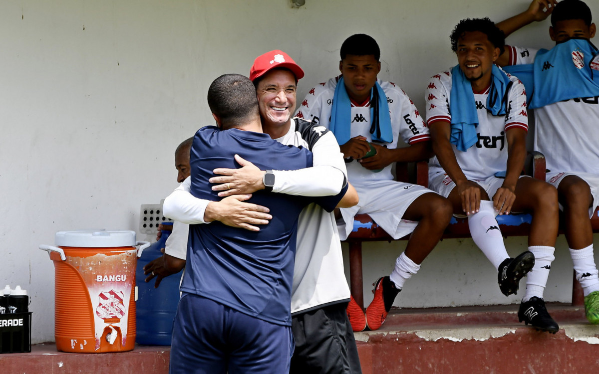Thiago Neves estreou como t&eacute;cnico do Bangu na base - Mailson Santana/Fluminense FC