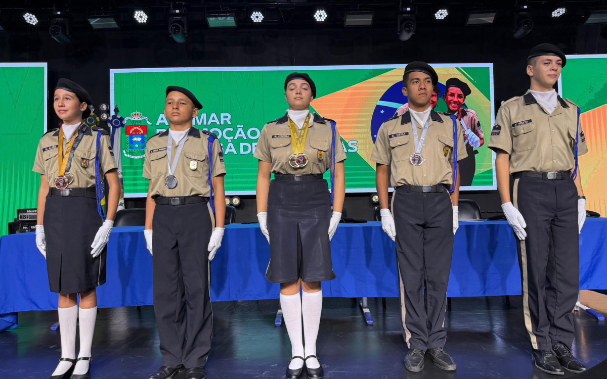 Alunos do III Col&eacute;gio da PM em Caxias passam para universidades - Divulga&ccedil;&atilde;o