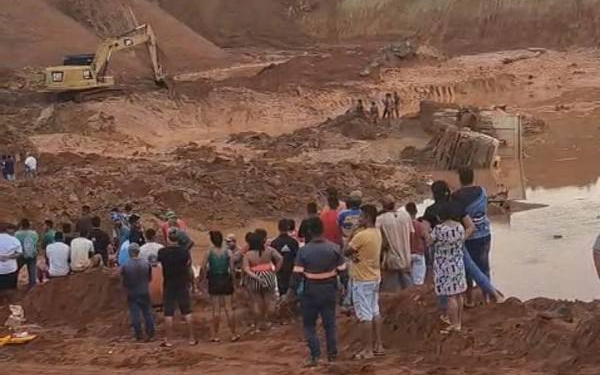 Outras três pessoas foram resgatados com ferimentos e estão estáveis - Reprodução/ internet