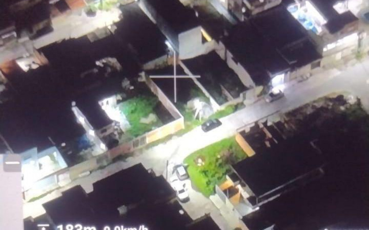 O carro do agente estava sendo monitorado por drone por traficantes da Vila Kennedy - Divulgação