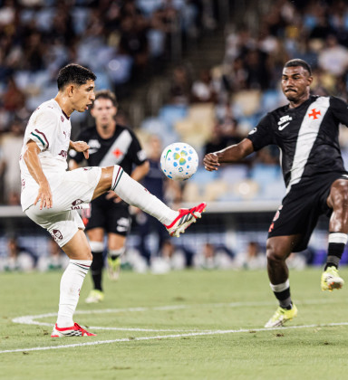 Com dois gols na reta final, Vasco vence o Fluminense de virada