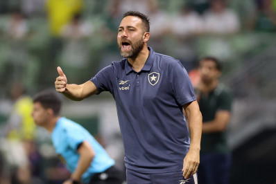 Auxiliar do Botafogo valoriza entrega do Botafogo com um a menos: 'Teve valentia'