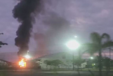 Incêndio atinge galpão no Riocentro