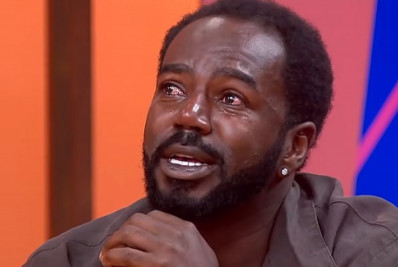 Vídeo! Aos prantos, Jonathan Azevedo faz forte relato de como a arte salvou sua vida