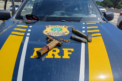 Perseguição seguida de troca de tiros termina com homem preso na Avenida Brasil