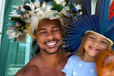 Xamã encanta ao postar foto rara com filha caçula