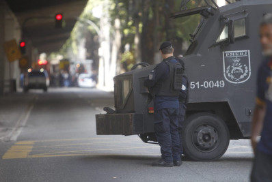 Morador morre baleado após ser feito refém por bandidos em operação no Morro dos Prazeres