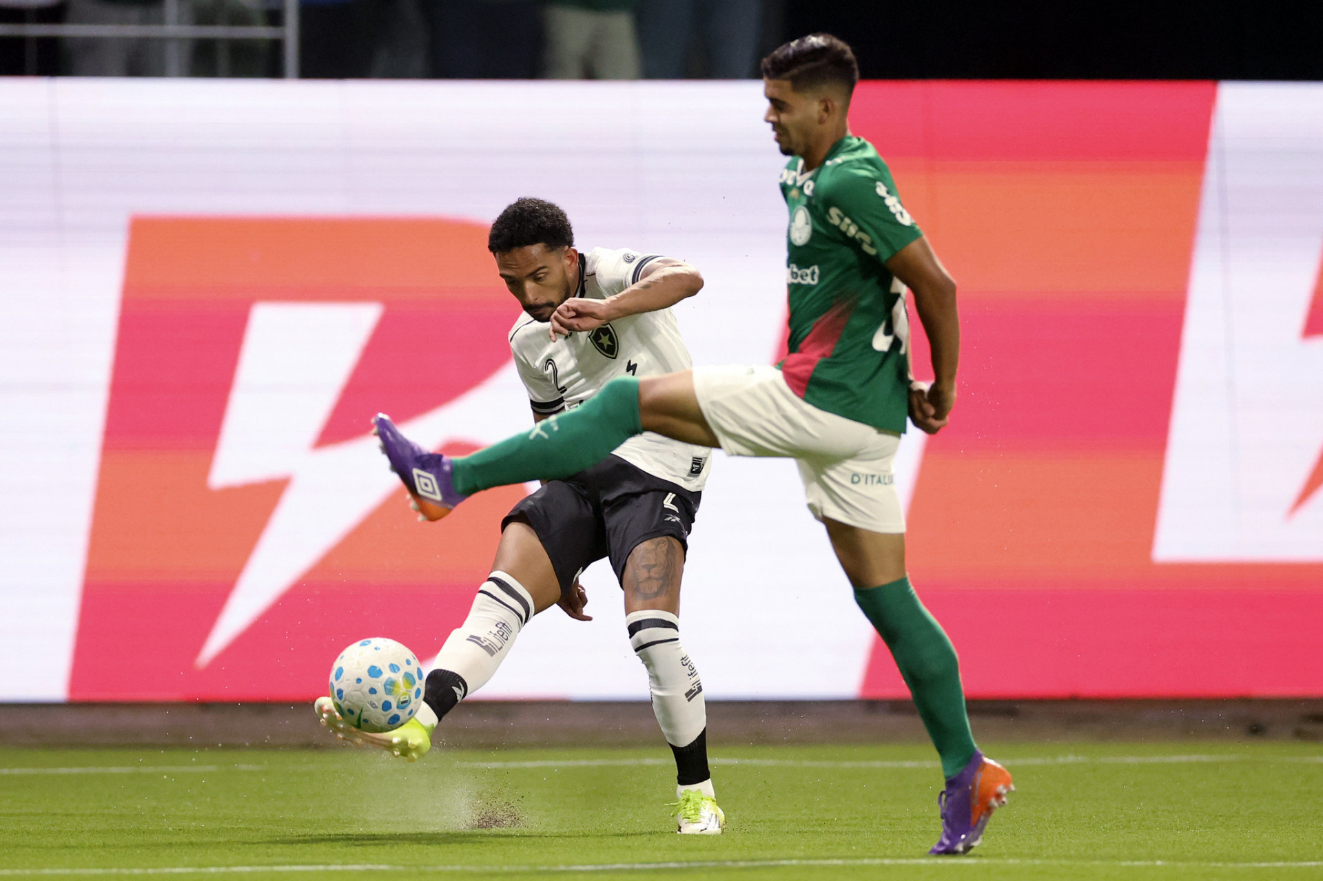 Vitinho em ação contra o Palmeiras - Vitor Silva / Botafogo