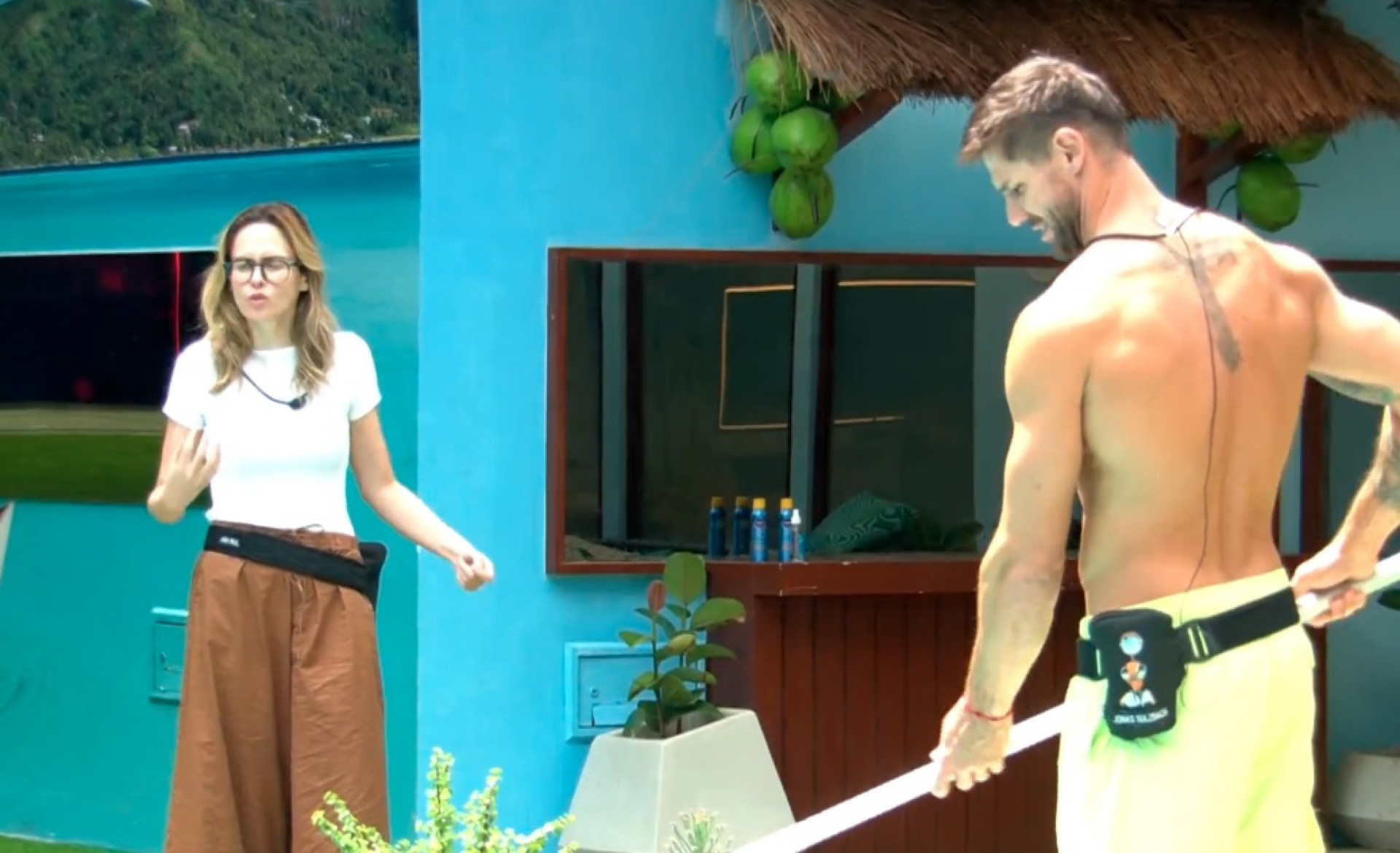 Ana Paula brinca com Jonas  - Reprodução de vídeo / TV Globo