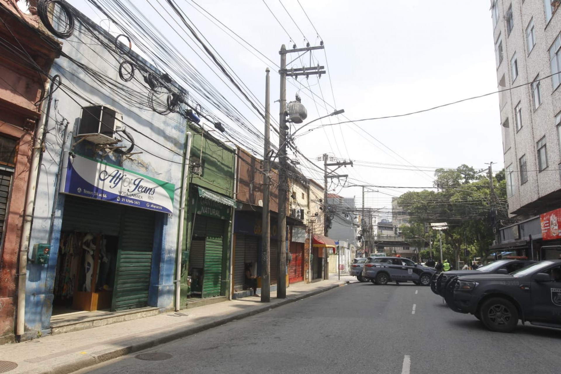 Comércios na Rua Estrela, no Rio Comprido, ficaram fechados durante operação - Reginaldo Pimenta / Agência O Dia