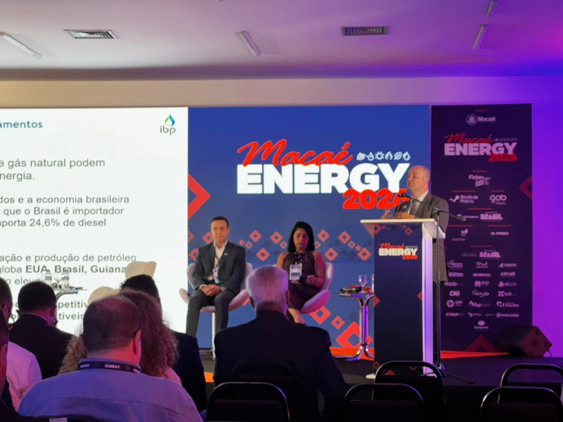 Especialistas e empres&aacute;rios discutem desafios e oportunidades do setor energ&eacute;tico durante evento em Maca&eacute; - Foto: Divulga&ccedil;&atilde;o