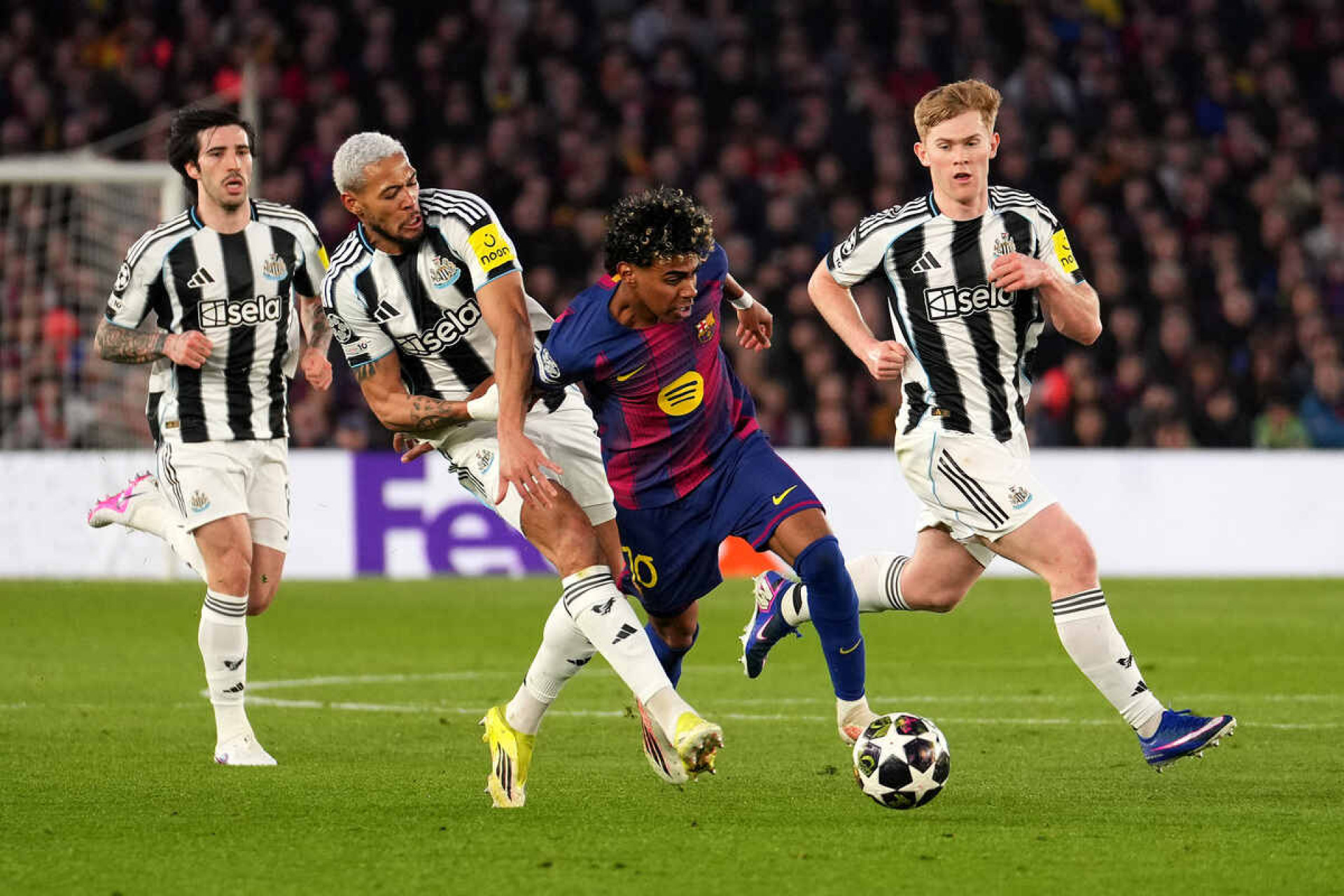 Barcelona atropela o Newcastle com show de Raphinha e avan&ccedil;a na Champions