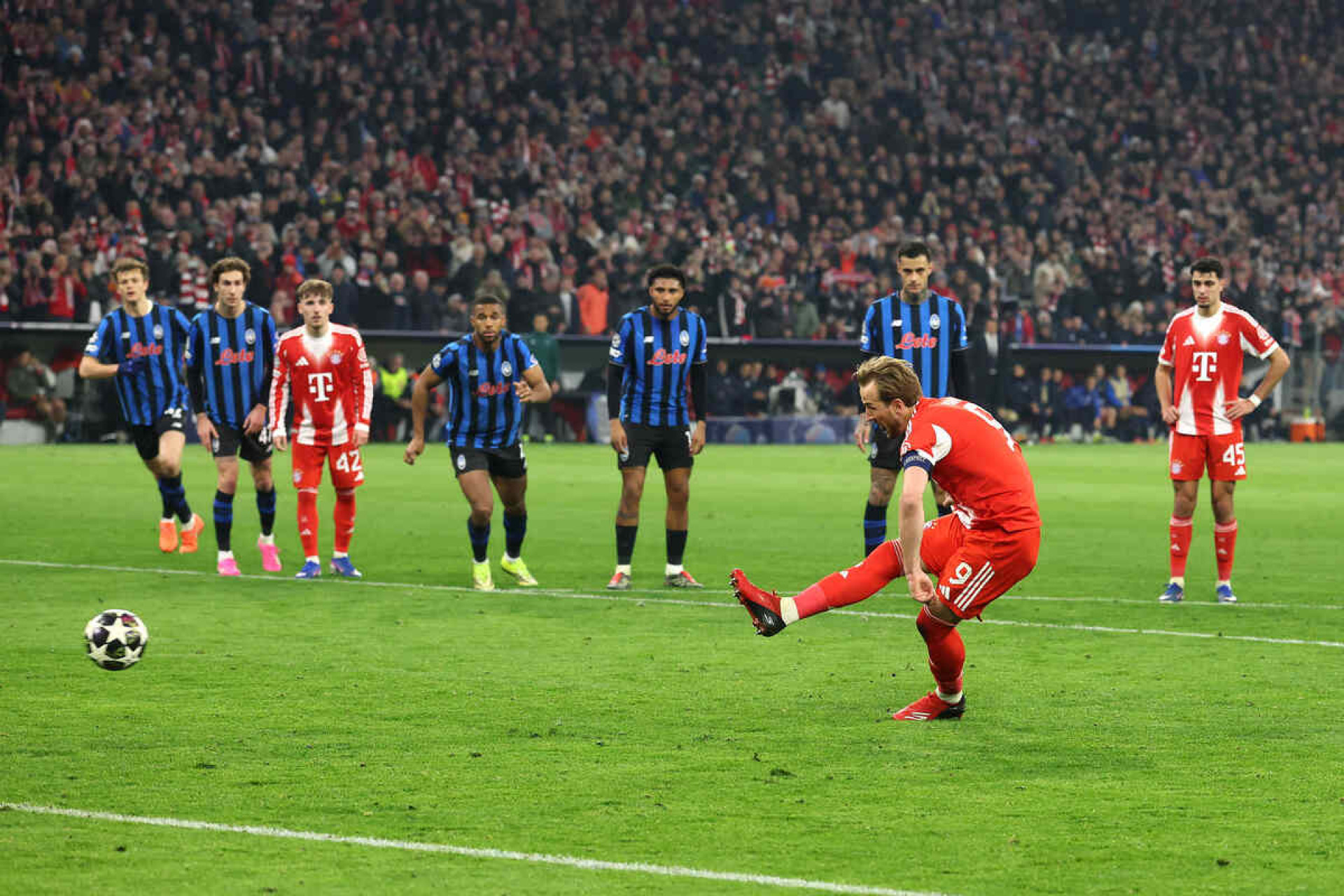 Bayern volta a golear a Atalanta e enfrenta o Real Madrid na Champions