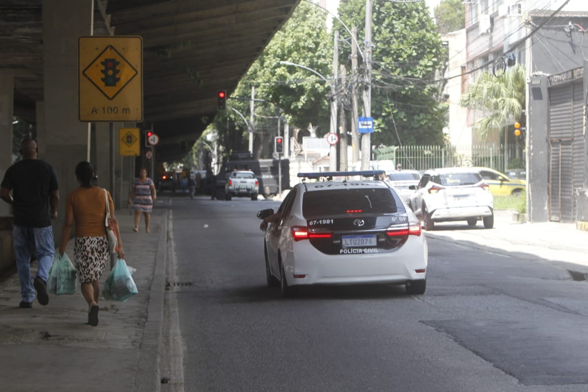 Avenida Paulo de Frontin ficou interditada devido incêndio em ônibus - Reginaldo Pimenta / Agência O Dia