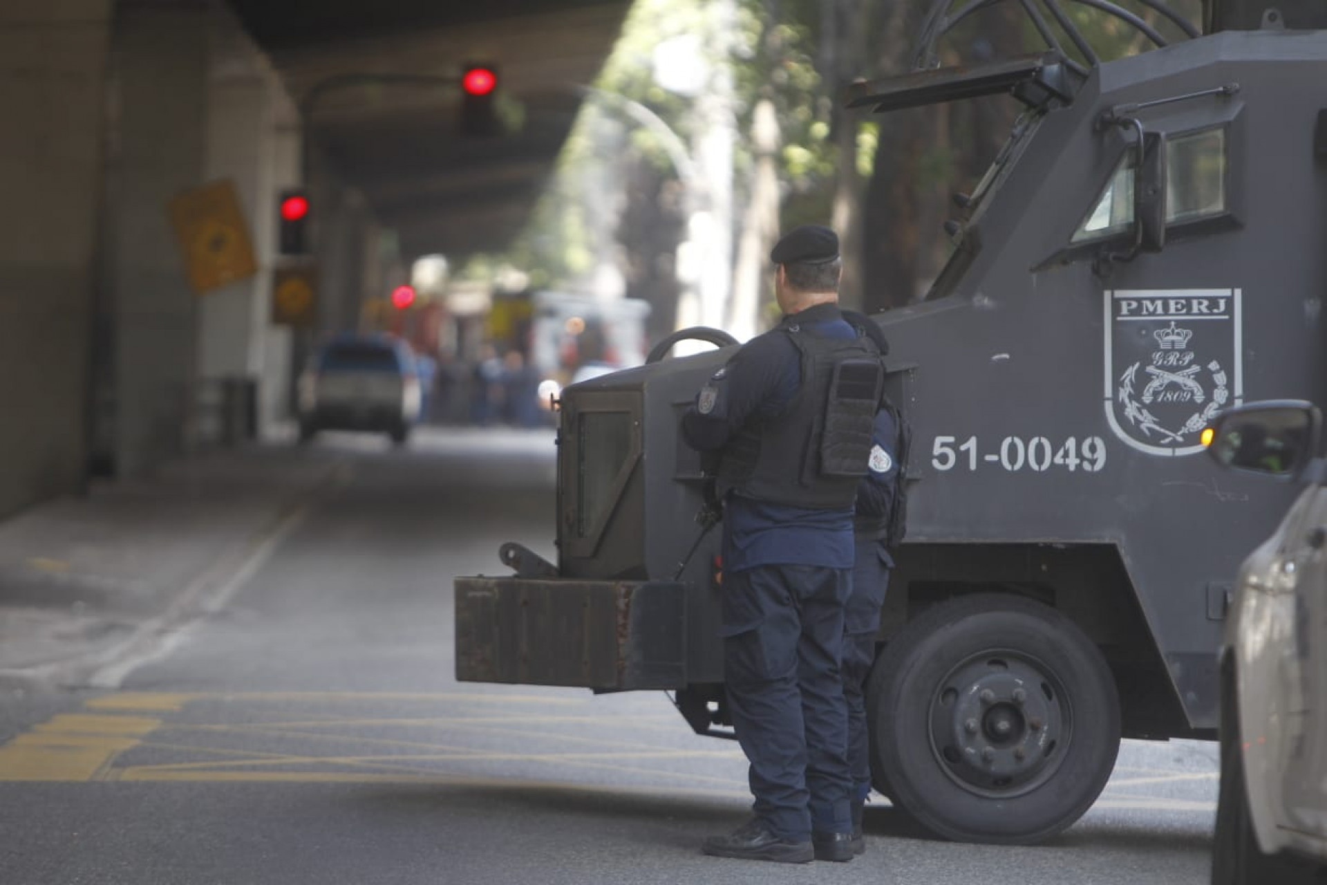 Avenida Paulo de Frontin ficou interditada devido incêndio em ônibus - Reginaldo Pimenta / Agência O Dia