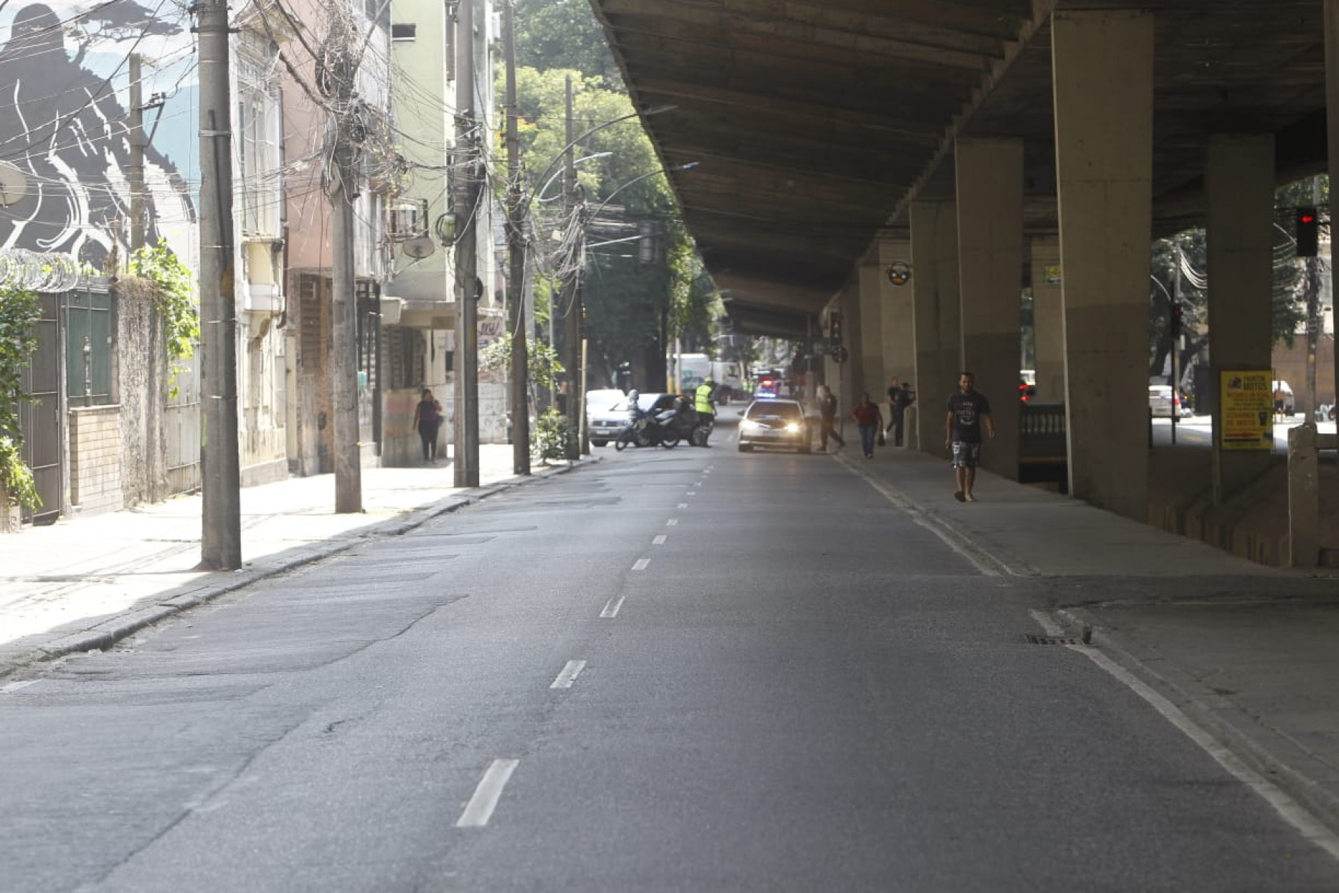 Avenida Paulo de Frontin ficou interditada devido incêndio em ônibus - Reginaldo Pimenta / Agência O Dia