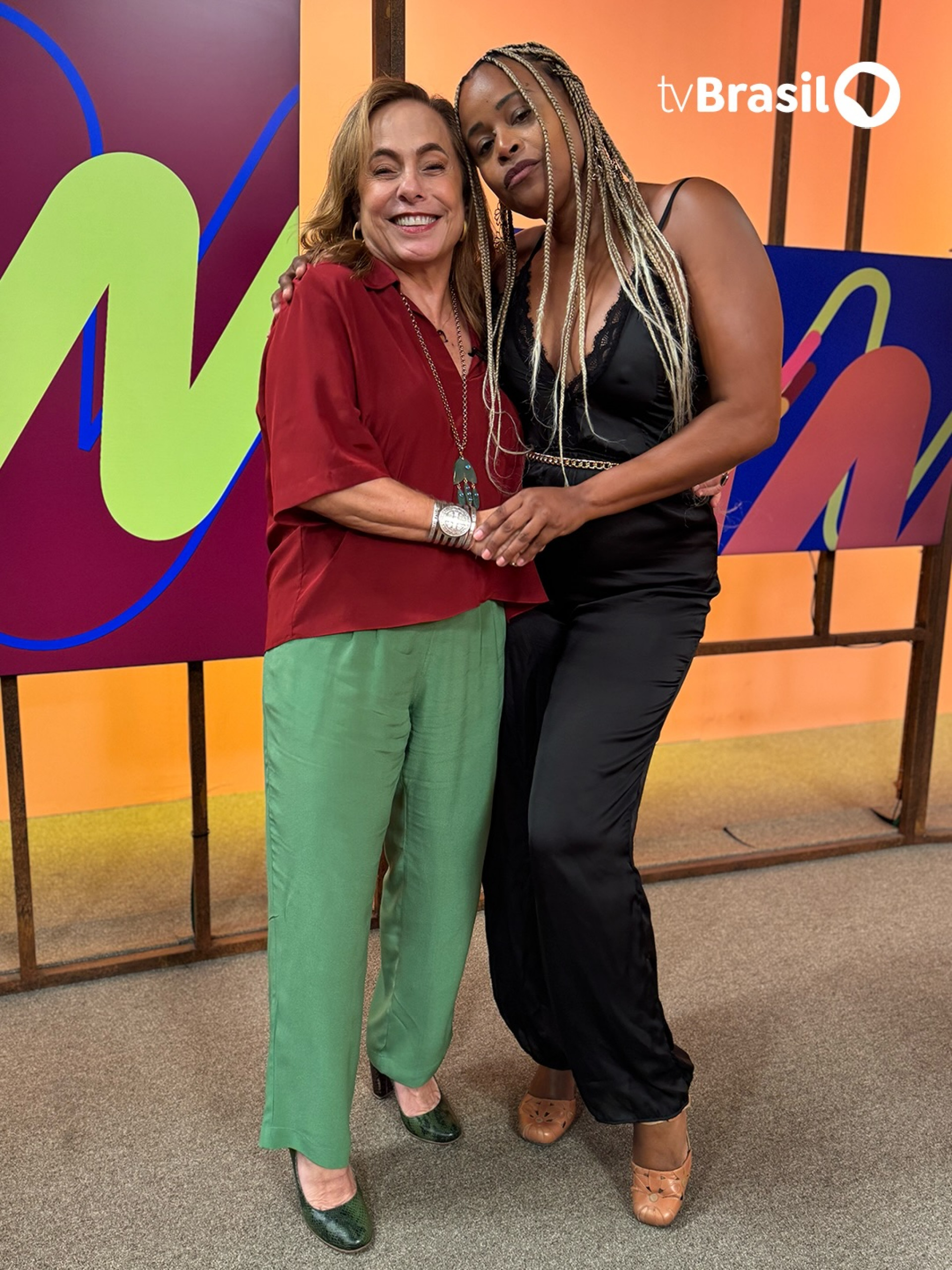 Cissa Guimarães recebe Roberta Rodrigues no 'Sem Censura', da TV Brasil - Reprodução / Instagram