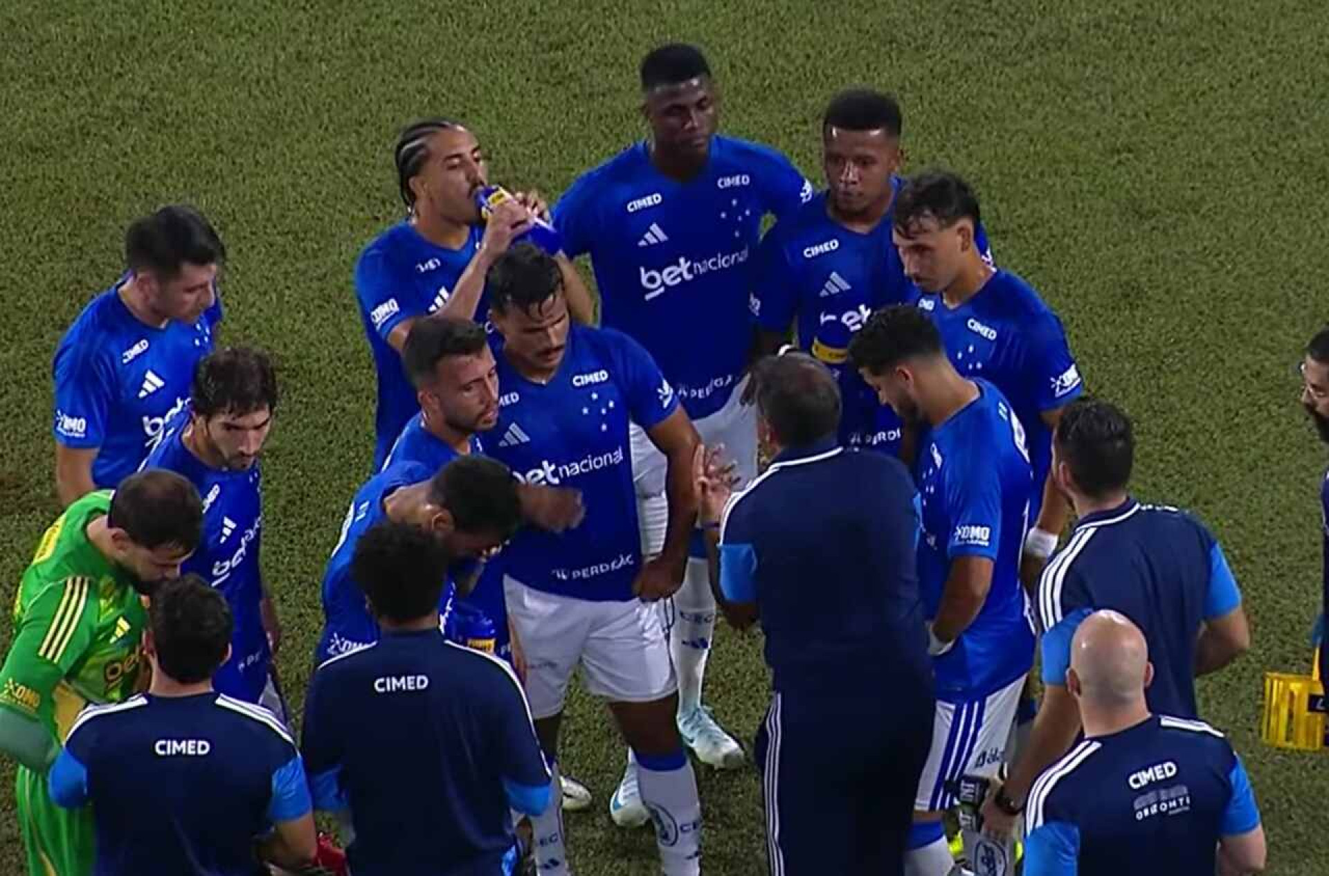 Interino do Cruzeiro alerta sobre elenco: “Jogadores est&atilde;o bem abatidos”