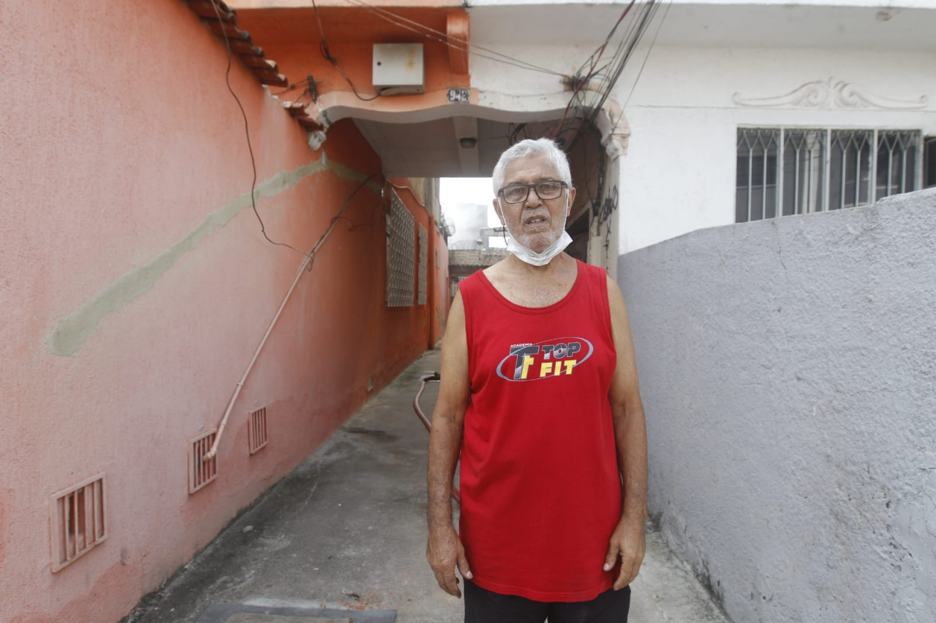 Jorge Augusto desabafou por não conseguir voltar para casa, em Ramos - Reginaldo Pimenta / Agência O Dia