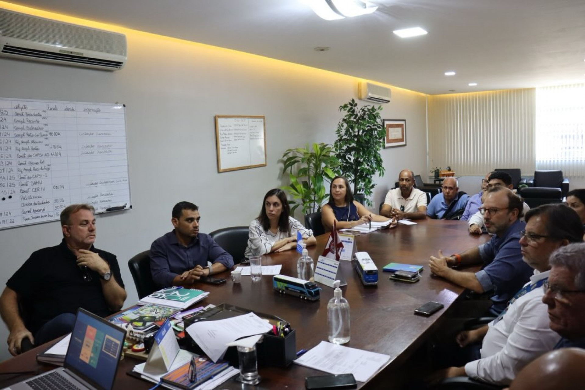 Reunião tratou da estruturação de PPP para iluminação em São Pedro da Aldeia. - Reprodução/ Ascom