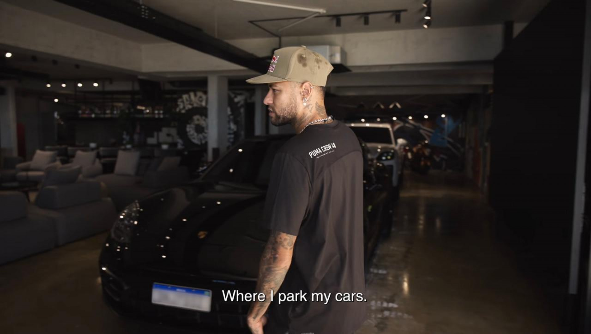 Neymar faz tour detalhado por mansão de R$ 50 milhões em Santos - Reprodução / Youtube