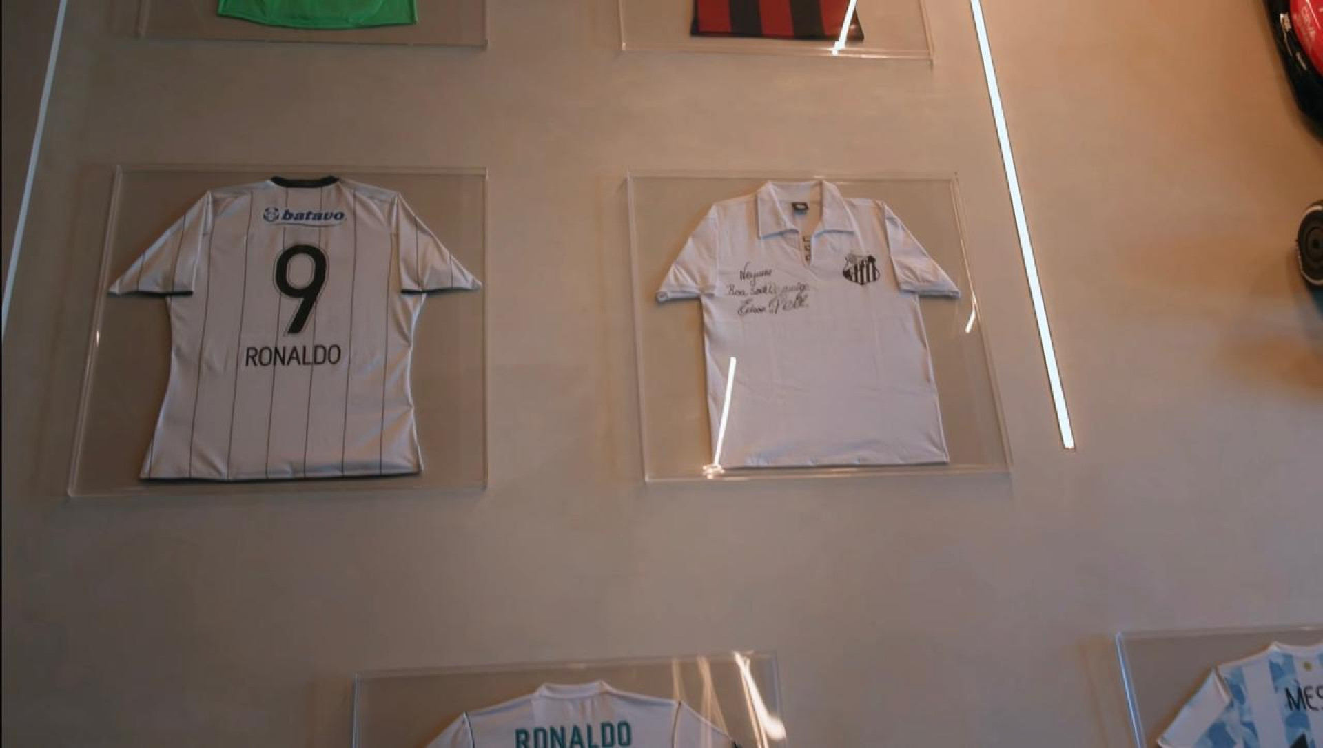 Neymar faz tour detalhado por mansão de R$ 50 milhões em Santos - Reprodução / Youtube