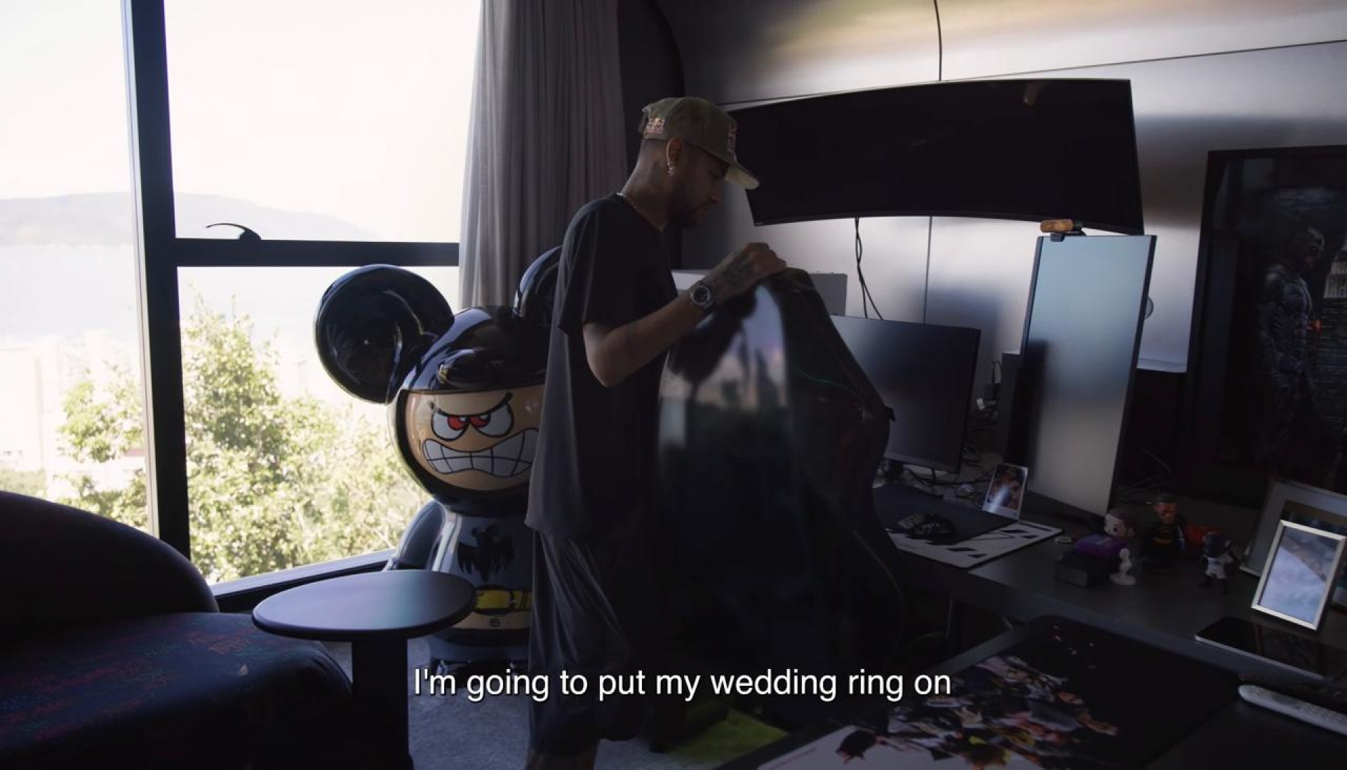 Neymar faz tour detalhado por mansão de R$ 50 milhões em Santos - Reprodução / Youtube