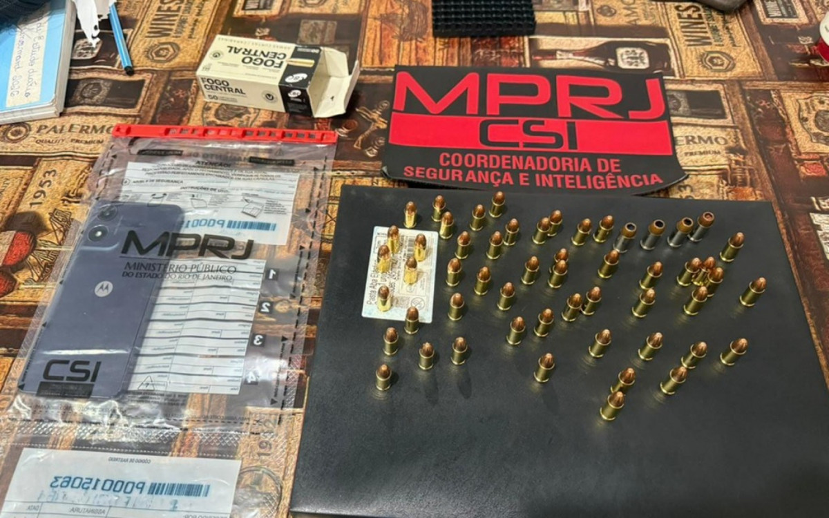 Parte do material apreendido por agentes do Gaeco e da CSI nesta quinta (19)