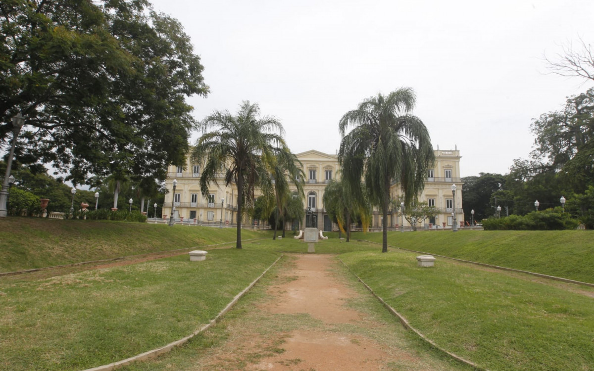 Quinta da Boa Vista, na Zona Norte do Rio, ficou com o tempo nublado nesta quinta