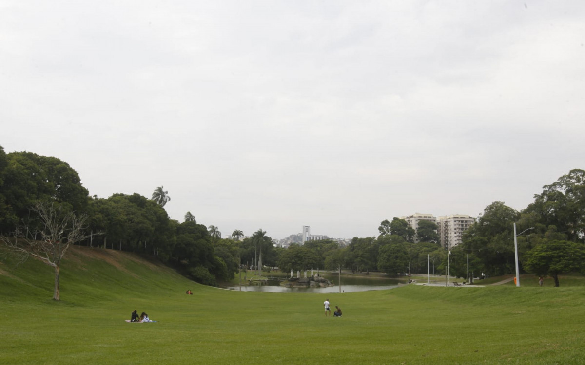 Céu ficou nublado no último dia de verão, na Quinta da Boa Vista, na Zona Norte