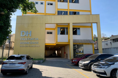 Homem é preso por incendiar casa e matar companheira na Baixada Fluminense