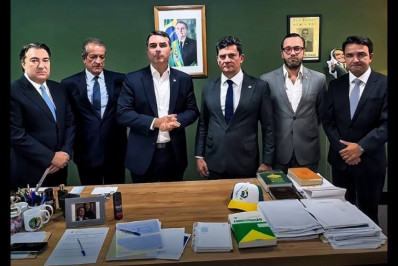 Vídeo: Flávio Bolsonaro declara apoio a Moro na disputa pelo governo do Paraná