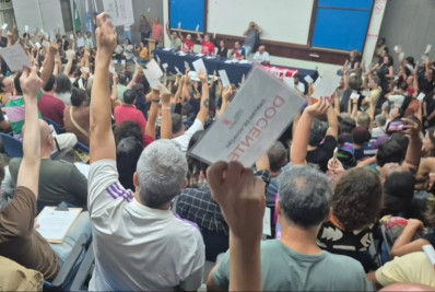 Após 10 anos sem paralisação, professores da Uerj aprovam greve