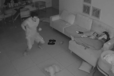 Vídeo! Após virada do Vasco, torcedor viraliza ao 'comemorar' em silêncio para não acordar bebê