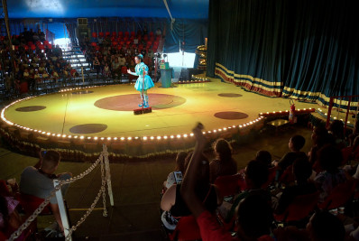 Crianças e adolescentes atendidos pelos Cras de Volta Redonda vivem dia de diversão no circo