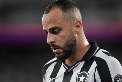 Corinthians recua por Arthur Cabral, do Botafogo, após esbarrar em alto salário