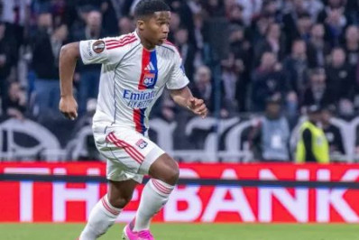 Endrick é 'sacrificado' com expulsão e Lyon é eliminado da Liga Europa