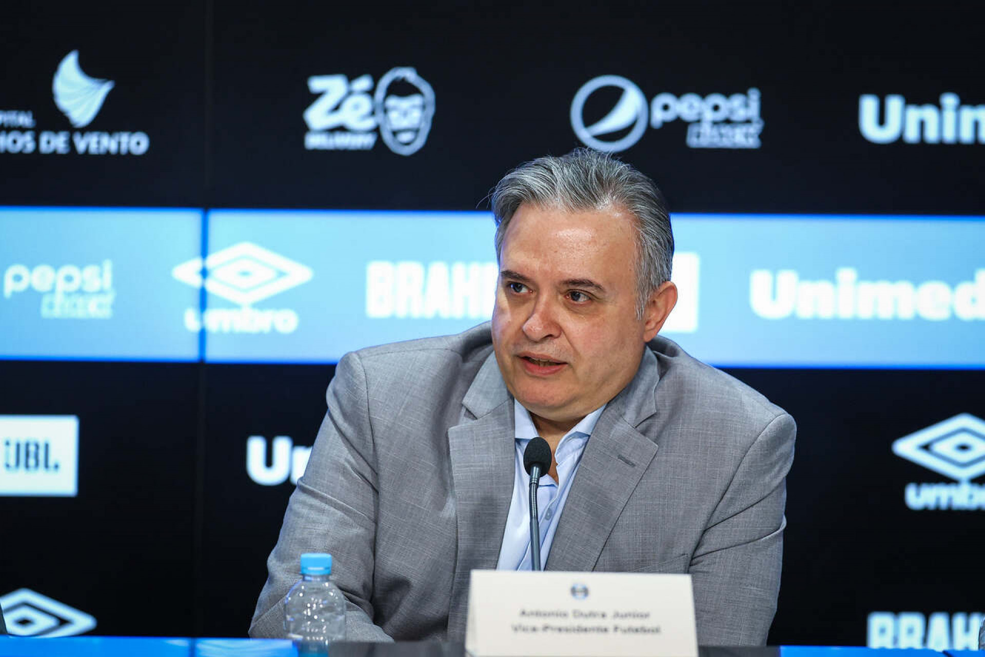 Gr&ecirc;mio recusa proposta milion&aacute;ria e adota estrat&eacute;gia para evitar patroc&iacute;nio com o rival