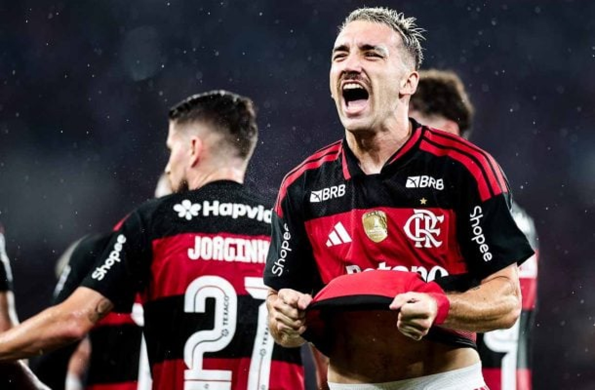 Roberto Assaf: sombra de Filipe Luis est&aacute; cada vez mais distante do Flamengo