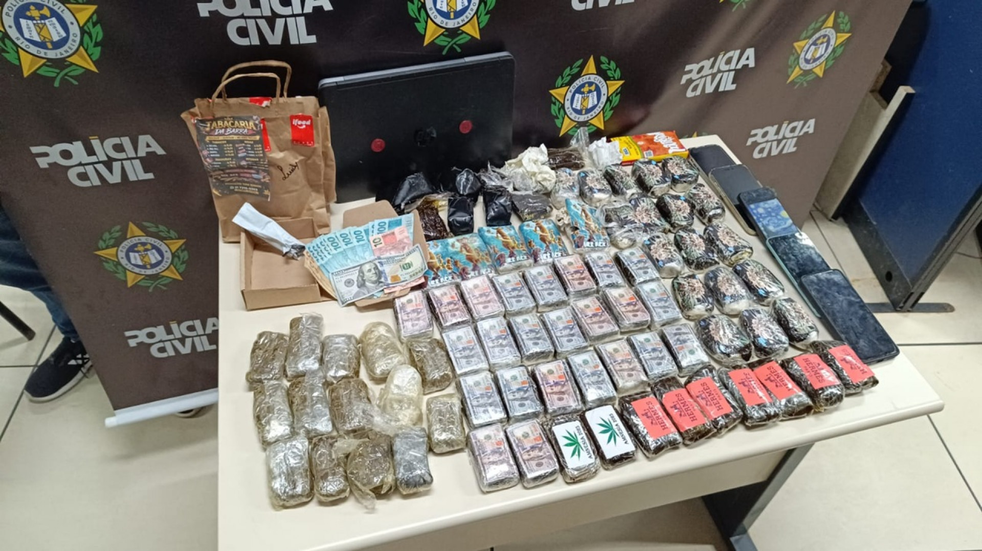 A Polícia Civil avaliou a droga apreendida em R$ 300 mil - Reprodução