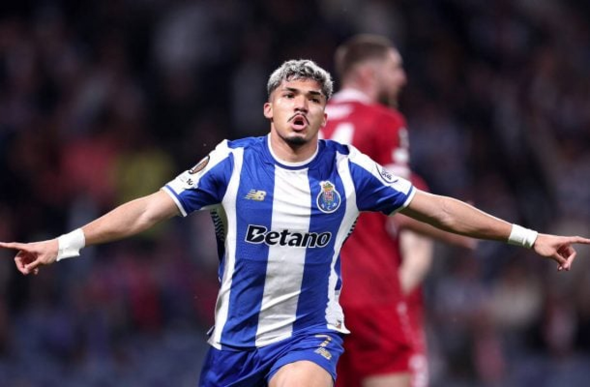 Porto vence Stuttgart e avan&ccedil;a &agrave;s quartas da Liga Europa