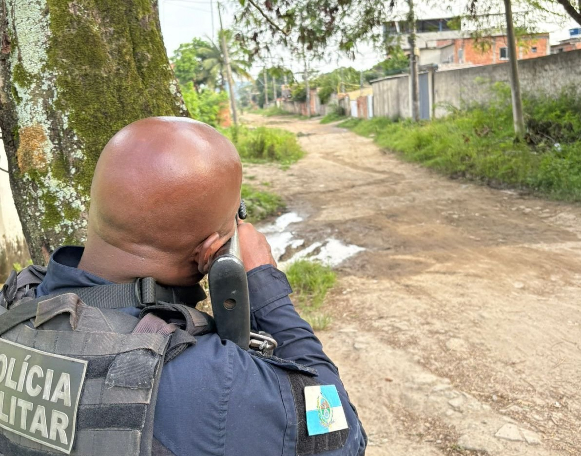 Cerca de 50 PMs participam de operação no bairro Jardim Catarina, em São Gonçalo - Reprodução