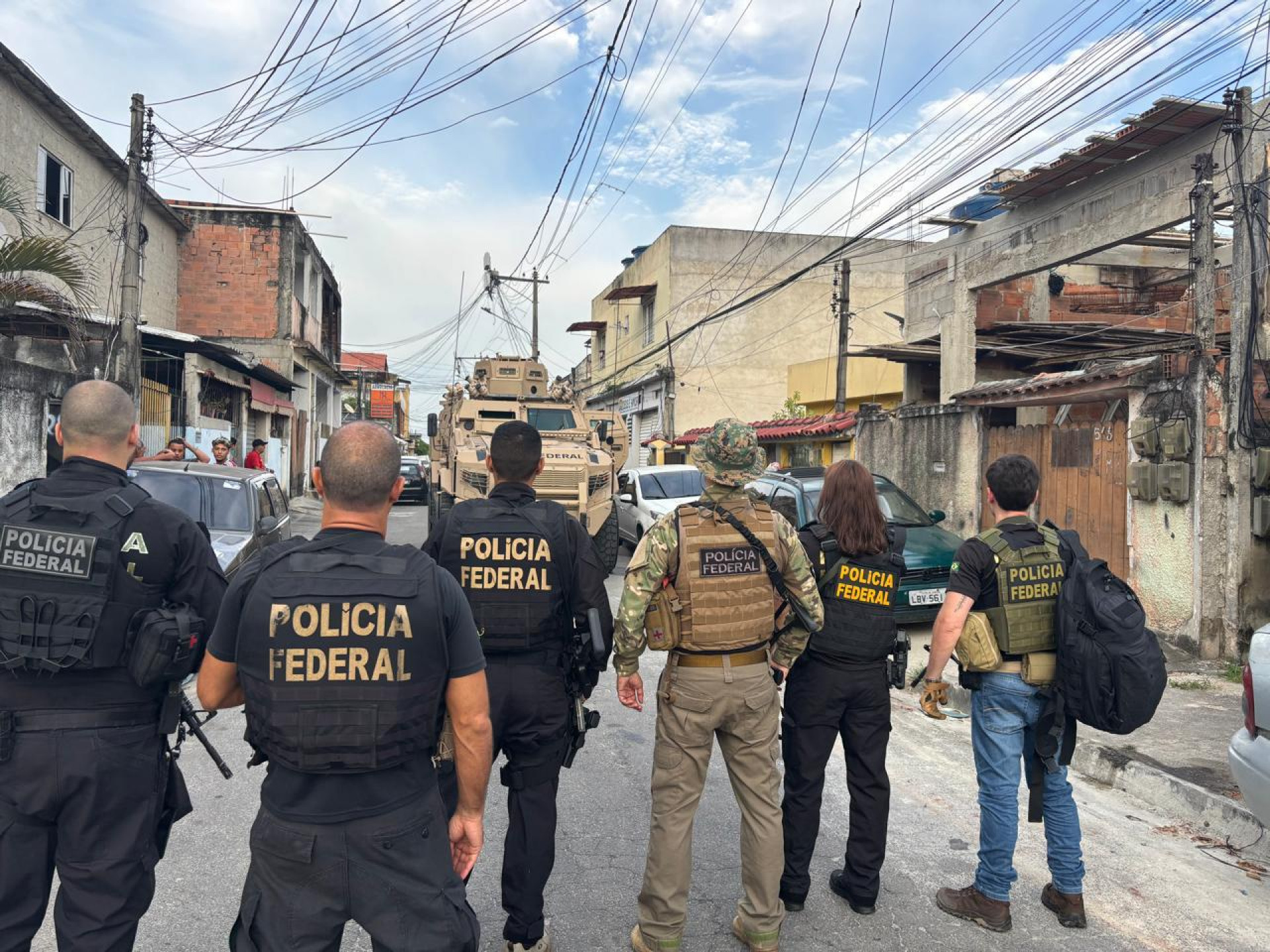 Policiais federais atuaram no bairro Jardim Catarina, em São Gonçalo - Divulgação / Polícia Federal