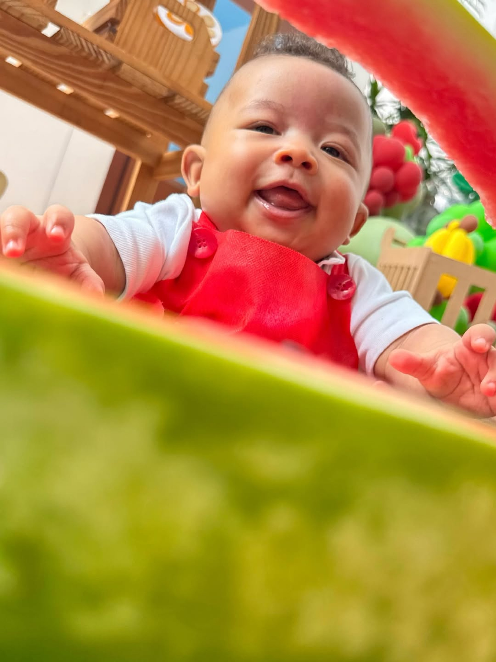 Carol Peixinho e Thiaguinho celebram 6 meses do filho com tema 'Quitandinha' - Reprodução / Instagram