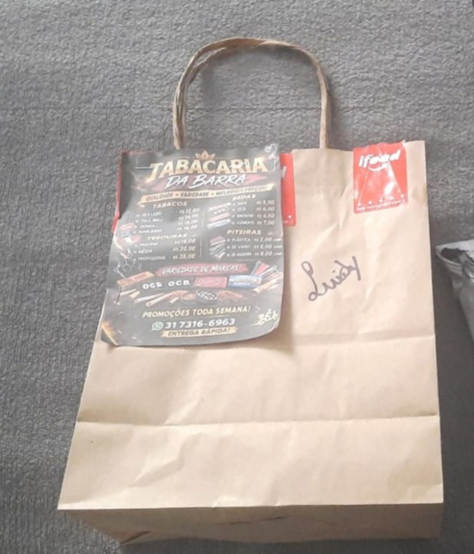 Traficantes usavam embalagens, adesivos e panfletos para disfarçar a ilegalidade do negócio - Reprodução